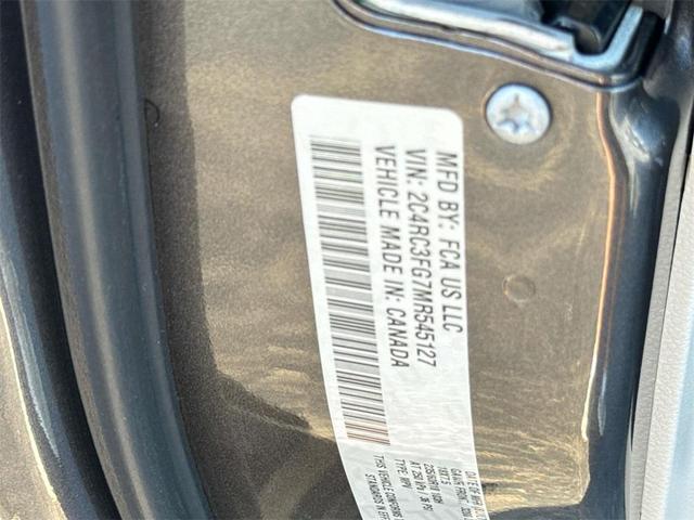 Photo of 2021 Brilliant Black Crystal Pearlcoat Chrysler Pacifica