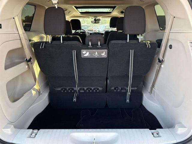 Photo of 2021 Brilliant Black Crystal Pearlcoat Chrysler Pacifica