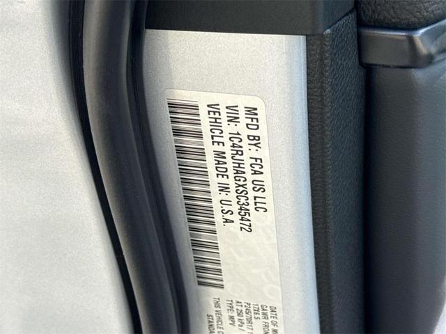 Photo of 2025 Silver Zynith Jeep Grand Cherokee