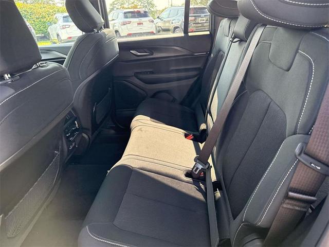Photo of 2025 Silver Zynith Jeep Grand Cherokee