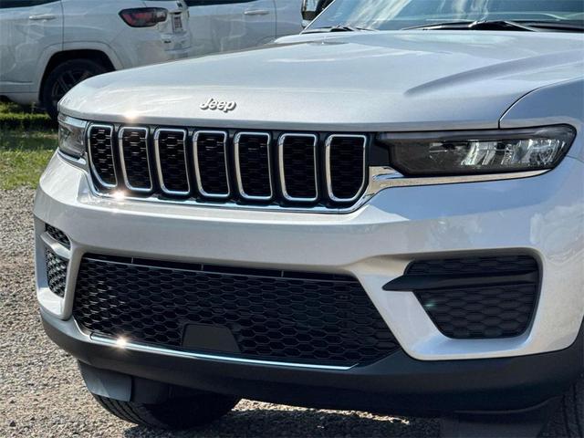 Photo of 2025 Silver Zynith Jeep Grand Cherokee