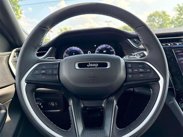 Photo of 2025 Silver Zynith Jeep Grand Cherokee