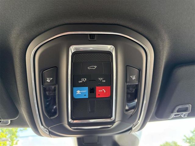 Photo of 2025 Silver Zynith Jeep Grand Cherokee