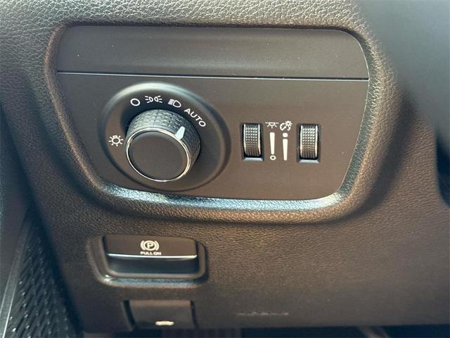 Photo of 2025 Silver Zynith Jeep Grand Cherokee