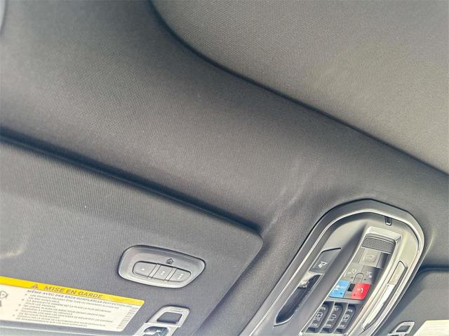 Photo of 2025 Diamond Black Crystal Pearlcoat Jeep Grand Cherokee