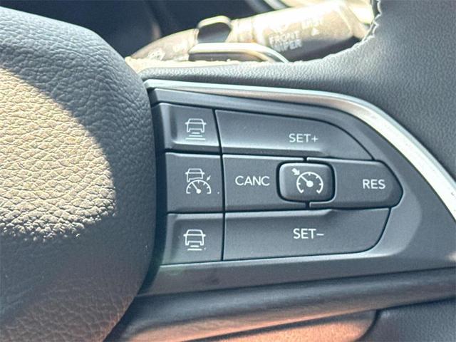 Photo of 2025 Diamond Black Crystal Pearlcoat Jeep Grand Cherokee