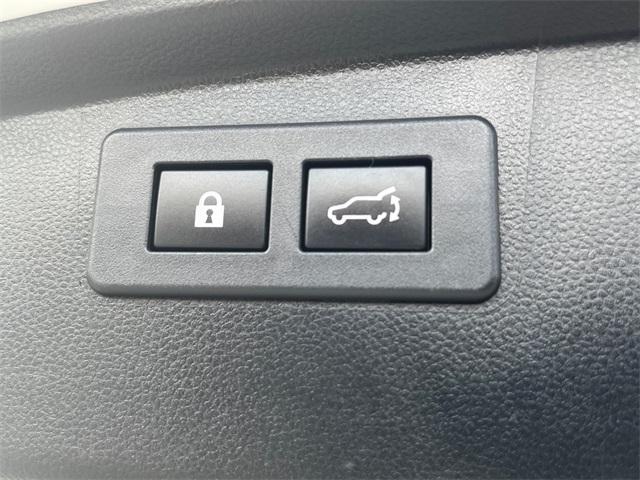 Photo of 2020 Crystal White Pearl Subaru Outback