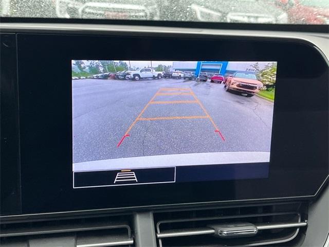 Photo of 2025 Summit White Chevrolet Trax
