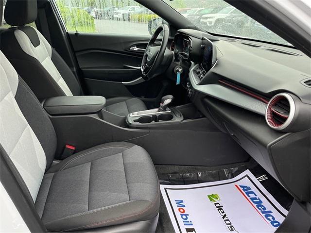 Photo of 2025 Summit White Chevrolet Trax