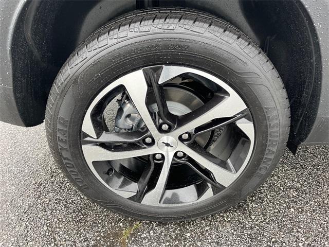 Photo of 2025 Summit White Chevrolet Trax