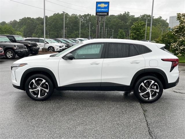Photo of 2025 Summit White Chevrolet Trax