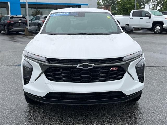 Photo of 2025 Summit White Chevrolet Trax