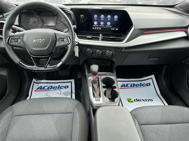 Photo of 2025 Summit White Chevrolet Trax