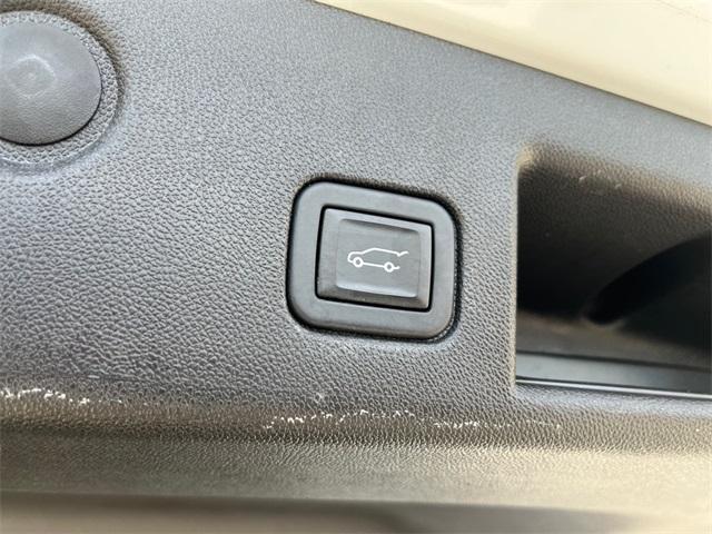 Photo of 2023 Summit White Chevrolet Equinox