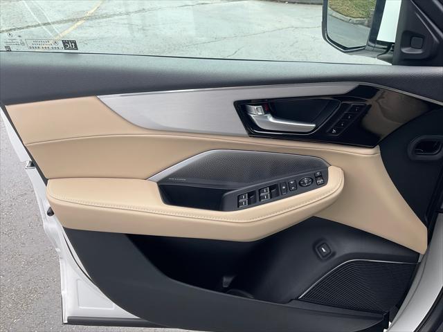Photo of 2025 PLATINUM WHITE PEARL Acura MDX