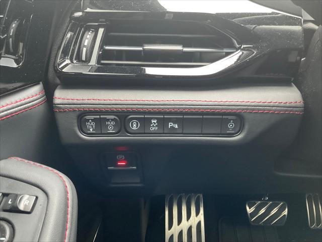Photo of 2025 PLATINUM WHITE PEARL Acura MDX
