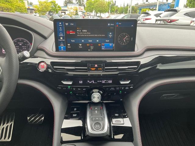 Photo of 2025 PLATINUM WHITE PEARL Acura MDX