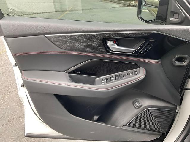 Photo of 2025 PLATINUM WHITE PEARL Acura MDX