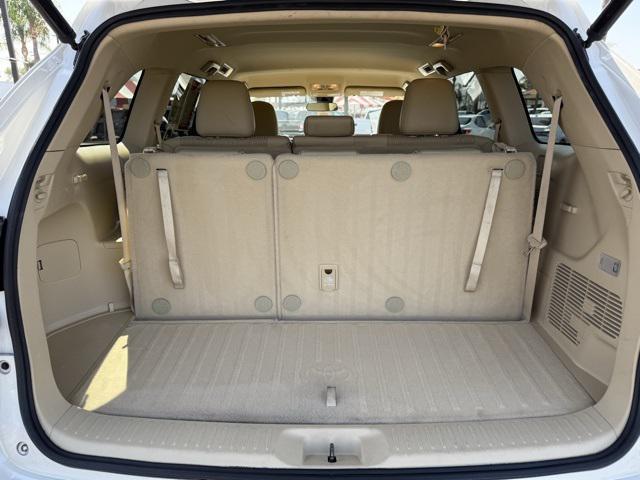 Photo of 2017 White Toyota Highlander