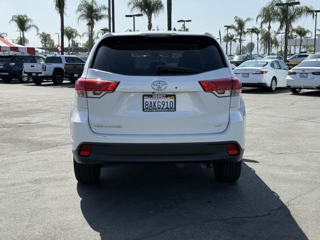Photo of 2017 White Toyota Highlander