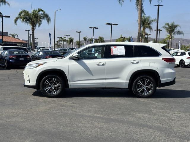Photo of 2017 White Toyota Highlander