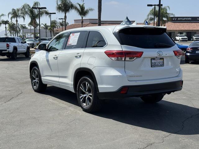 Photo of 2017 White Toyota Highlander