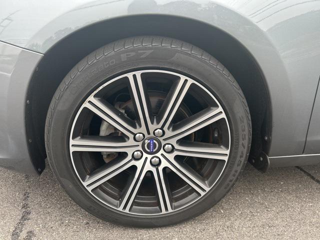 Photo of 2018 Osmium Grey Metallic Volvo S60 Inscription