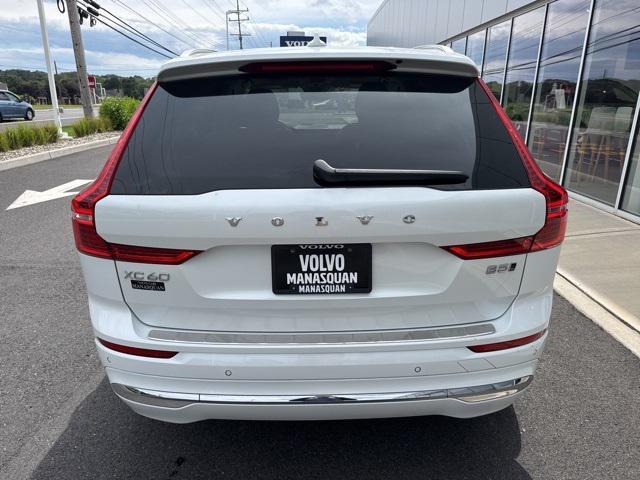 Photo of 2022 Crystal White Metallic Volvo XC60