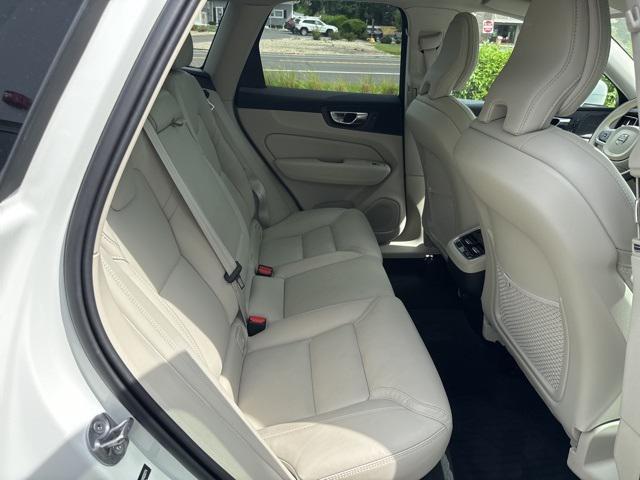 Photo of 2022 Crystal White Metallic Volvo XC60