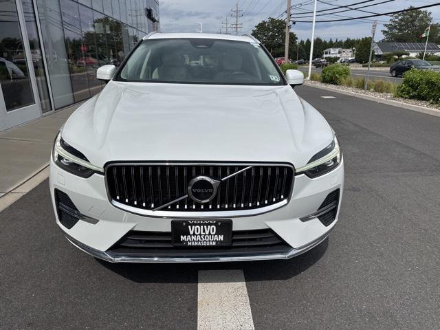 Photo of 2022 Crystal White Metallic Volvo XC60