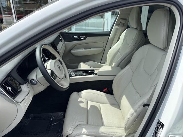 Photo of 2022 Crystal White Metallic Volvo XC60