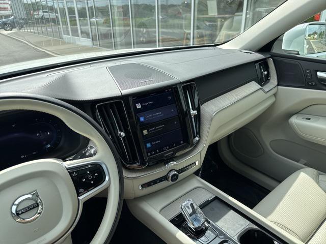 Photo of 2022 Crystal White Metallic Volvo XC60