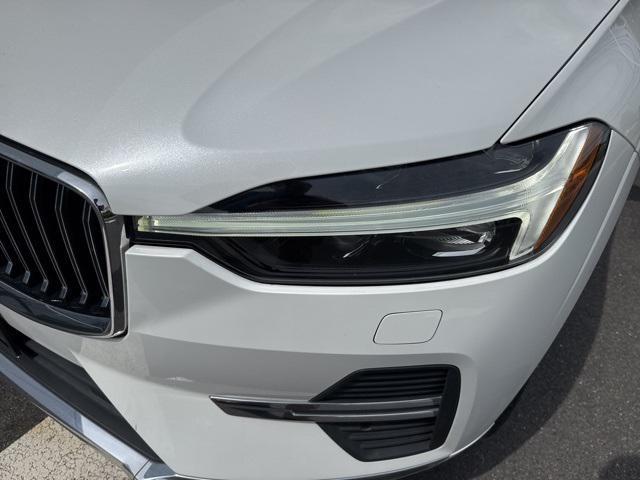 Photo of 2022 Crystal White Metallic Volvo XC60