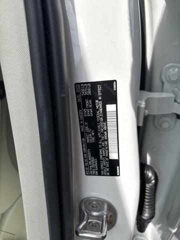 Photo of 2022 Crystal White Metallic Volvo XC60