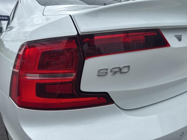 Photo of 2020 Crystal White Metallic Volvo S90