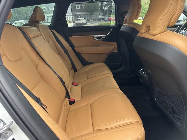Photo of 2022 White Volvo V90 Cross Country