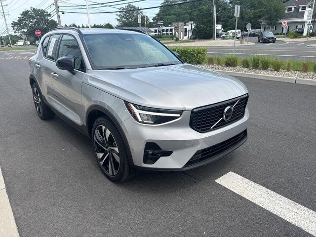Photo of 2025 Silver Volvo XC40