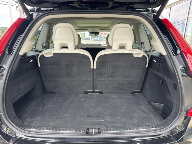 Photo of 2022 Onyx Black Metallic Volvo XC90