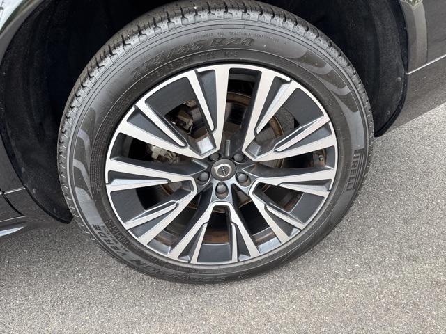 Photo of 2022 Onyx Black Metallic Volvo XC90