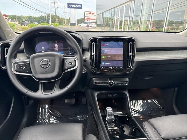 Photo of 2025 Onyx Black Volvo XC40