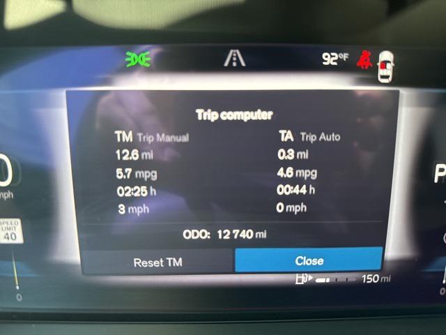 Photo of 2025 Onyx Black Metallic Volvo XC40