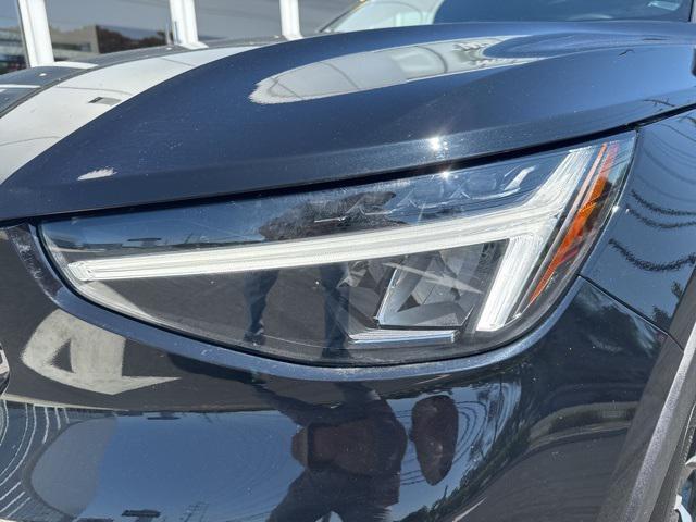 Photo of 2025 Onyx Black Metallic Volvo XC40