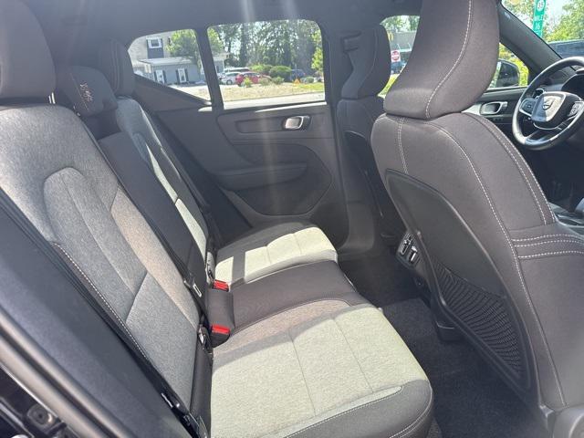 Photo of 2025 Onyx Black Metallic Volvo XC40