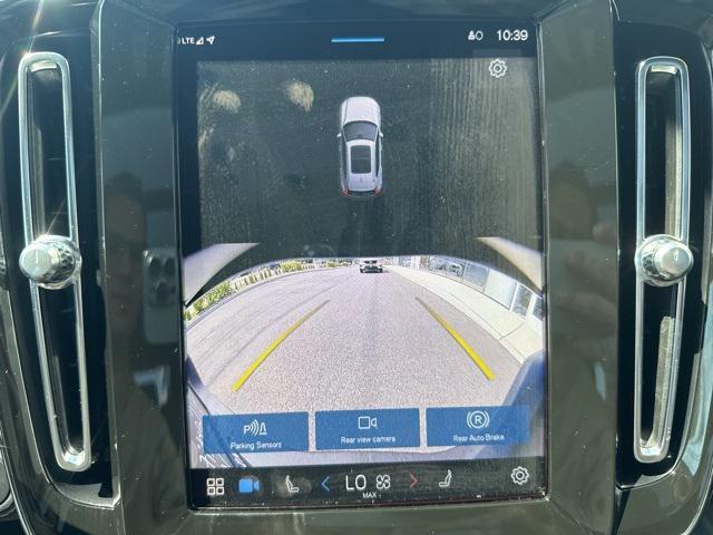 Photo of 2025 Onyx Black Metallic Volvo XC40