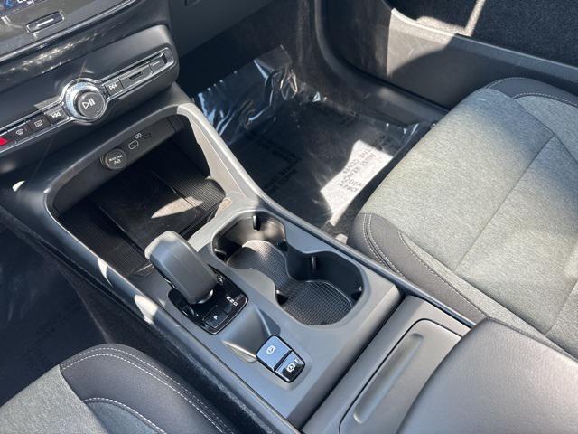 Photo of 2025 Onyx Black Metallic Volvo XC40