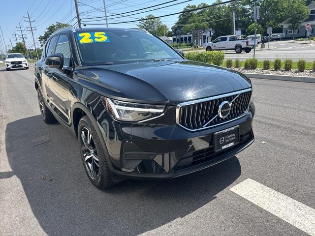 Photo of 2025 Onyx Black Metallic Volvo XC40