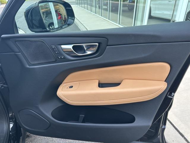 Photo of 2021 Onyx Black Metallic Volvo XC60