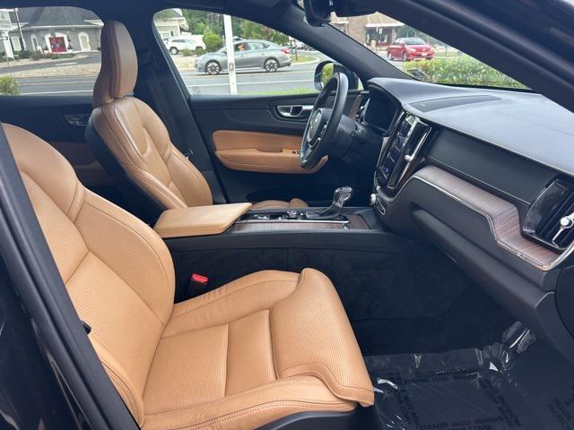 Photo of 2021 Onyx Black Metallic Volvo XC60