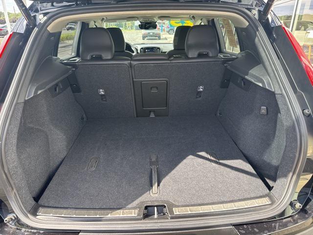 Photo of 2025 Onyx Black Volvo XC40