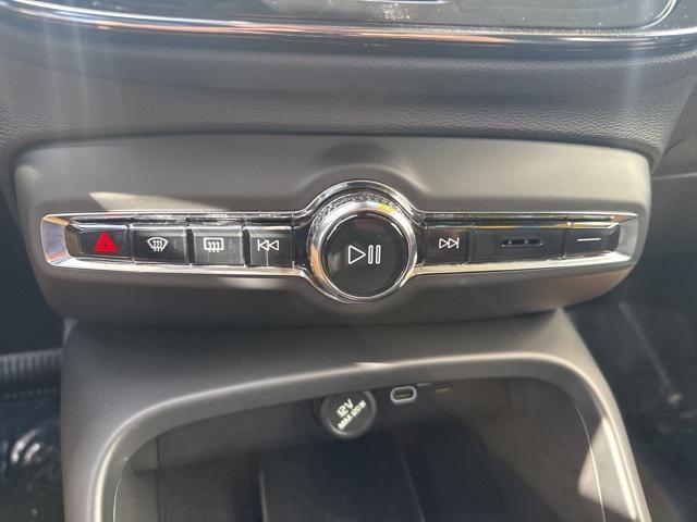 Photo of 2025 Onyx Black Volvo XC40